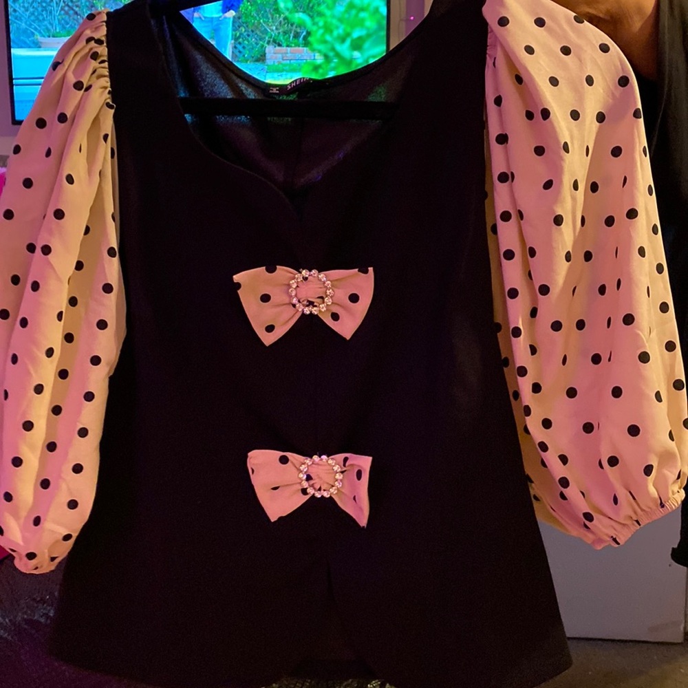 Shein medium Top with bows yeah